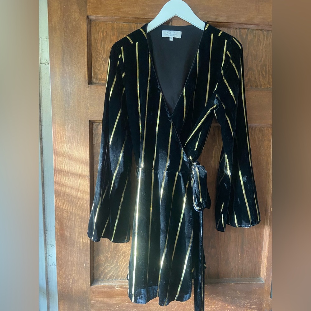 L’Academie Black and Gold Striped Wrap Dress. Size L. - Picture 4 of 15